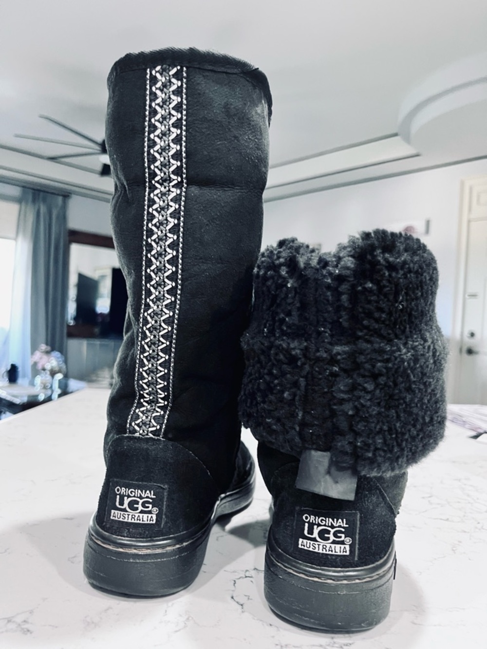 UGG SHEEPSKIN AND SUEDE BOOTS - Picture 5 of 14